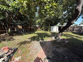 465 NW 119th St, Miami FL 33168