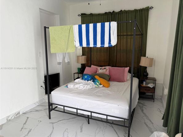 465 NW 119th St, Miami FL 33168