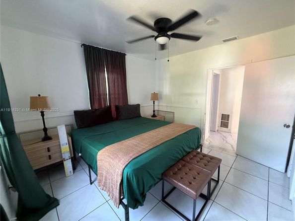 465 NW 119th St, Miami FL 33168