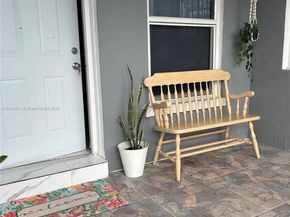 465 NW 119th St, Miami FL 33168