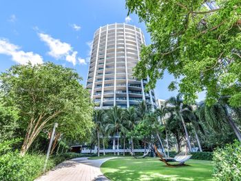 2831 S Bayshore Dr