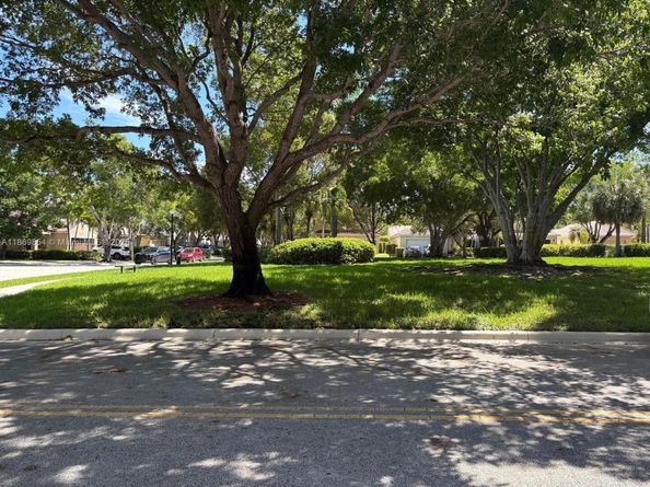 4304 Beechwood Cir, Weston FL 33331