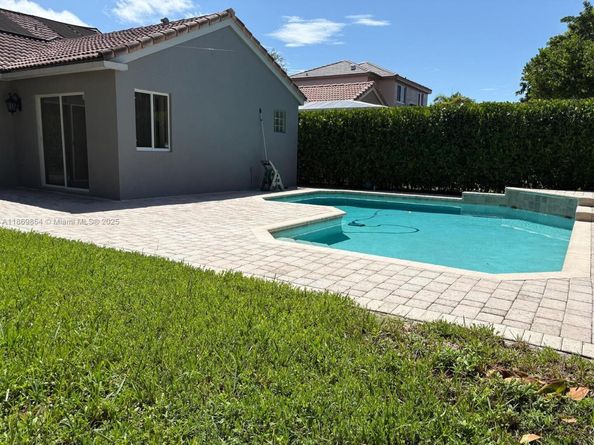 4304 Beechwood Cir, Weston FL 33331