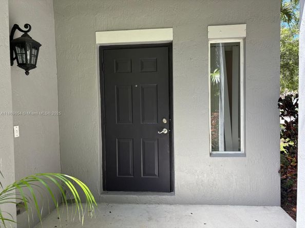 4304 Beechwood Cir, Weston FL 33331