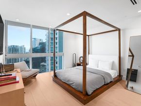 90 SW 3rd St PH14, Miami FL 33130