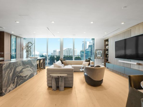 90 SW 3rd St PH14, Miami FL 33130