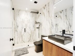 90 SW 3rd St PH14, Miami FL 33130