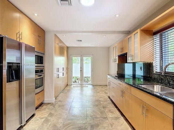 2810 Crystal Ct, Miami FL 33133