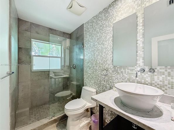 2810 Crystal Ct, Miami FL 33133