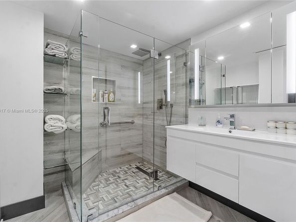 7135 Collins Ave 1735, Miami Beach FL 33141