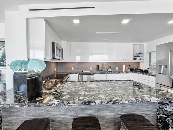 7135 Collins Ave 1735, Miami Beach FL 33141