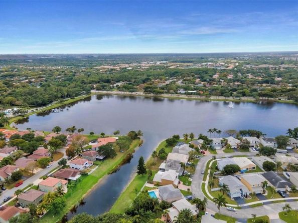 5511 NW 51st Ave, Coconut Creek FL 33073