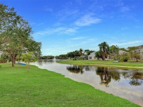 5511 NW 51st Ave, Coconut Creek FL 33073