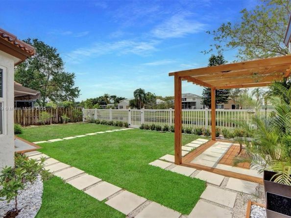 5511 NW 51st Ave, Coconut Creek FL 33073