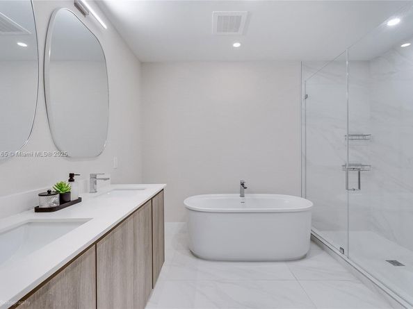 17550 Collins Ave 1404, Sunny Isles Beach FL 33160