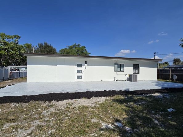 1910 NW 134th St, Miami FL 33167