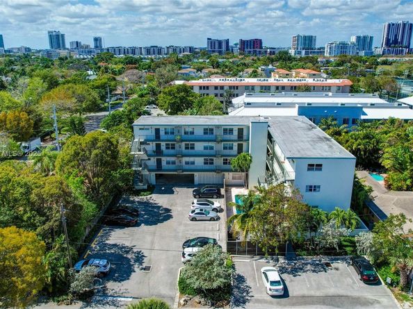 609 NE 13th Ave 301, Fort Lauderdale FL 33304