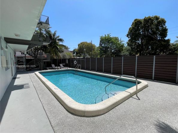 609 NE 13th Ave 301, Fort Lauderdale FL 33304