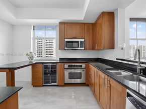 3340 NE 190th St 1101, Aventura FL 33180