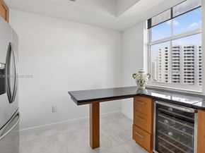 3340 NE 190th St 1101, Aventura FL 33180