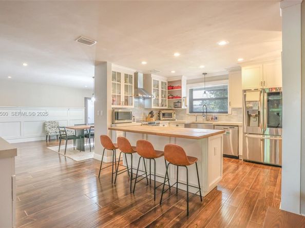 1707 NE 52nd St, Fort Lauderdale FL 33334