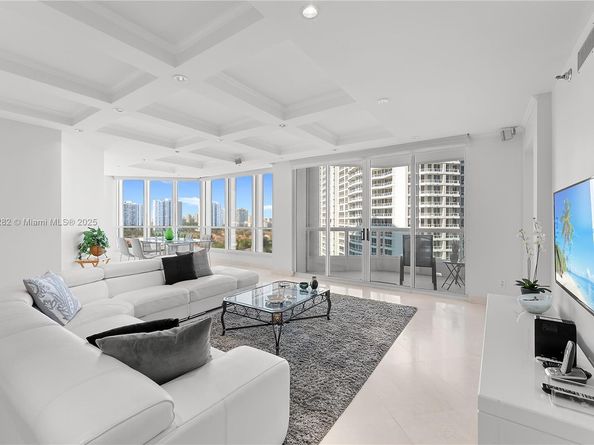 21150 Point Pl 1102, Aventura FL 33180