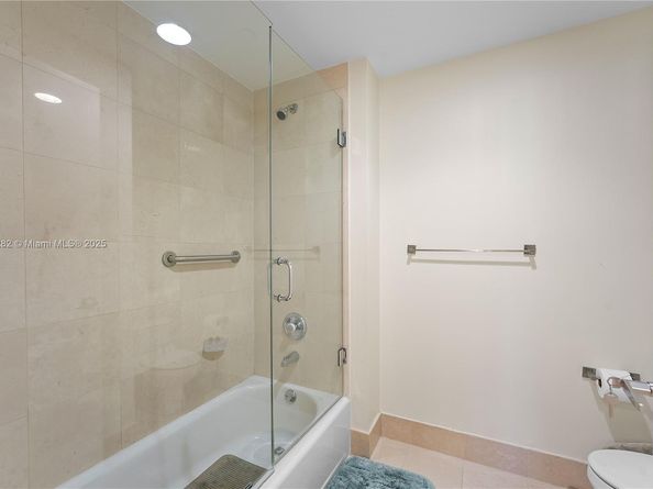 21150 Point Pl 1102, Aventura FL 33180