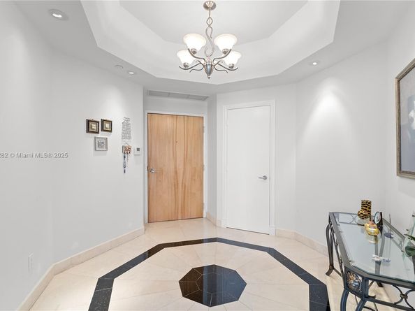 21150 Point Pl 1102, Aventura FL 33180