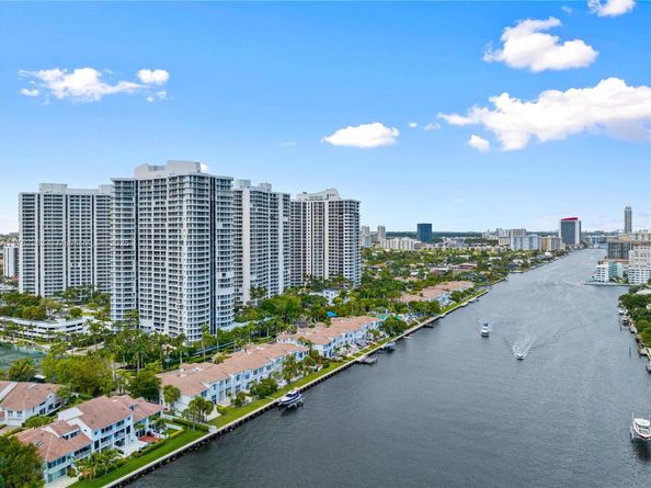 21150 Point Pl 1102, Aventura FL 33180