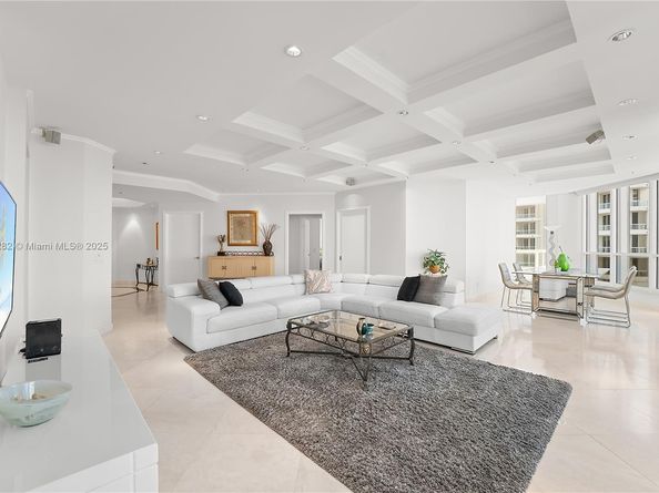 21150 Point Pl 1102, Aventura FL 33180
