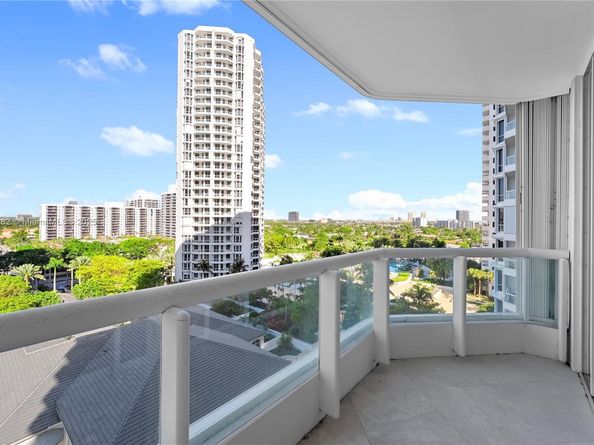 21150 Point Pl 1102, Aventura FL 33180