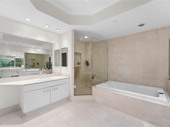 21150 Point Pl 1102, Aventura FL 33180