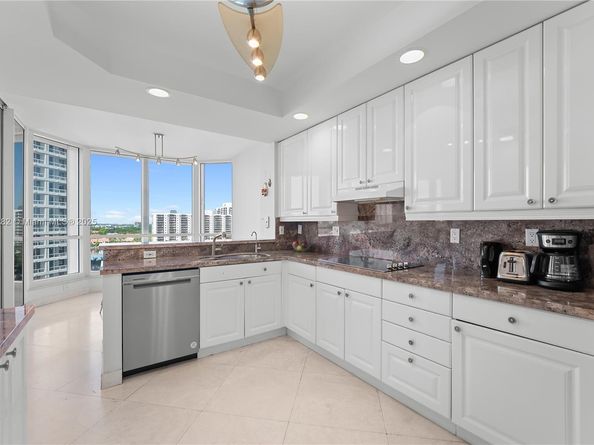 21150 Point Pl 1102, Aventura FL 33180