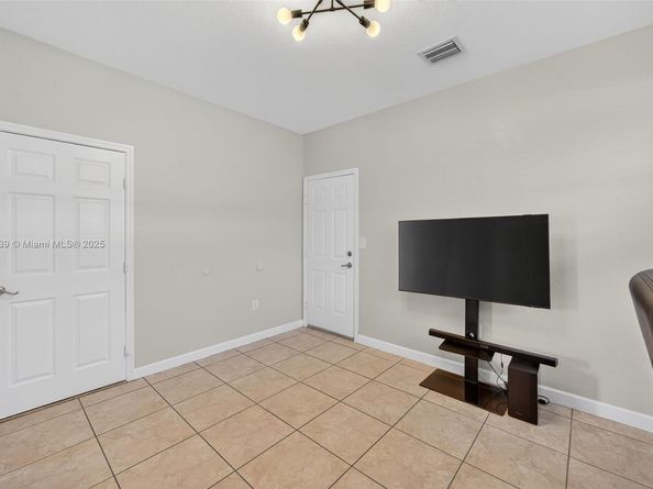 379 NE 25th Ter, Homestead FL 33033