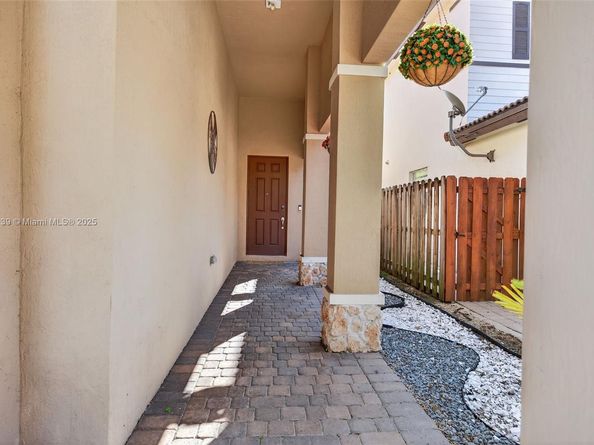 379 NE 25th Ter, Homestead FL 33033