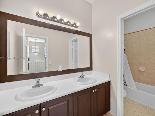379 NE 25th Ter, Homestead FL 33033