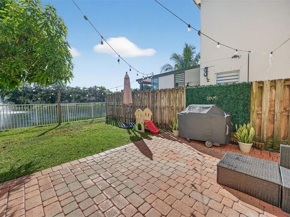 379 NE 25th Ter, Homestead FL 33033