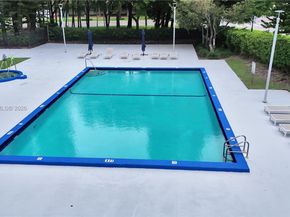 20100 W Country Club Dr 405, Aventura FL 33180