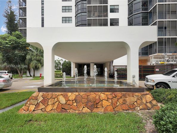 20100 W Country Club Dr 405, Aventura FL 33180