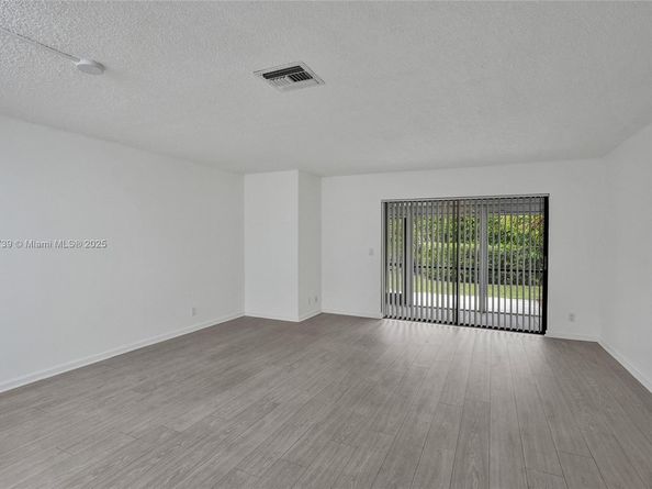 2641 W Gately Dr W 1002, West Palm Beach FL 33415