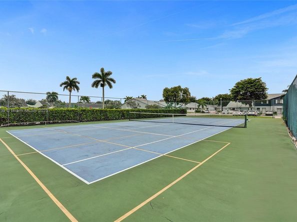 2641 W Gately Dr W 1002, West Palm Beach FL 33415