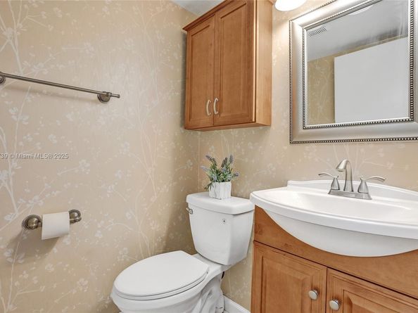 2641 W Gately Dr W 1002, West Palm Beach FL 33415