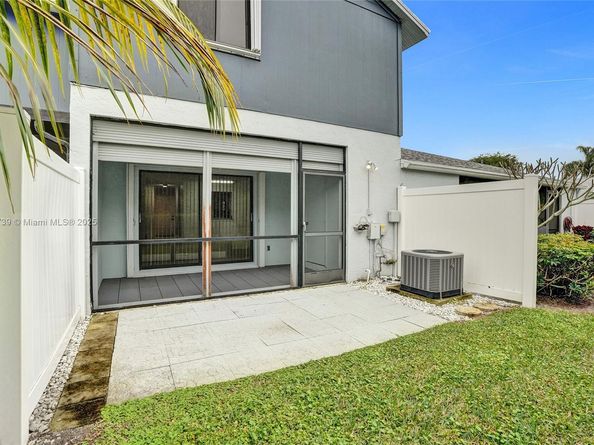 2641 W Gately Dr W 1002, West Palm Beach FL 33415