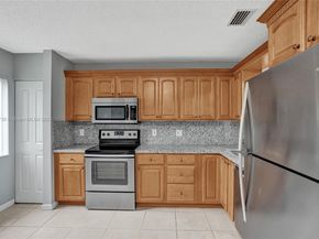 2641 W Gately Dr W 1002, West Palm Beach FL 33415