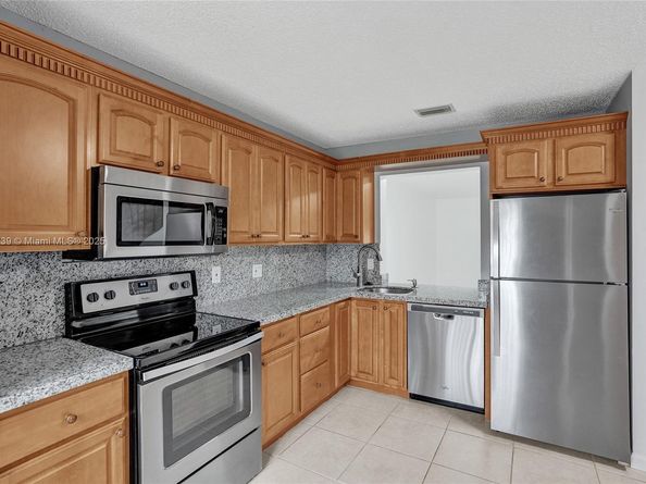 2641 W Gately Dr W 1002, West Palm Beach FL 33415