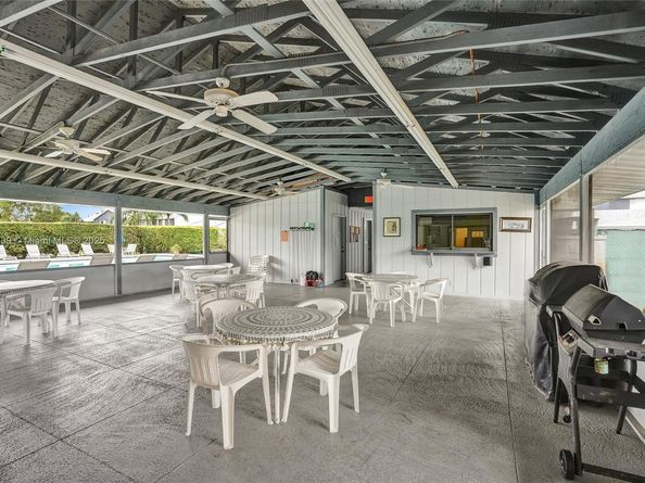 2641 W Gately Dr W 1002, West Palm Beach FL 33415