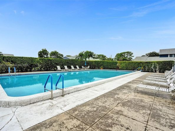 2641 W Gately Dr W 1002, West Palm Beach FL 33415