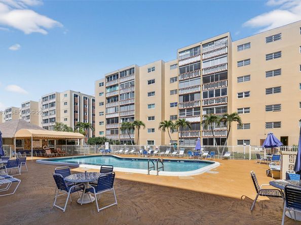 421 NE 14th Ave 608, Hallandale Beach FL 33009