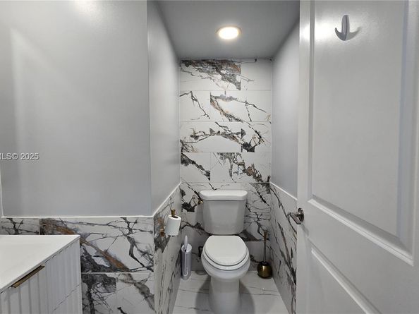 21380 NE 2nd Ct, Miami FL 33179