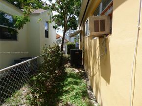 347 NW 42nd St, Miami FL 33127